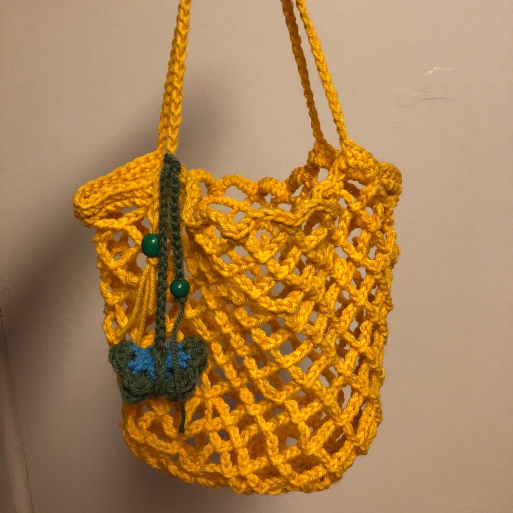 Small crocheted mesh bag